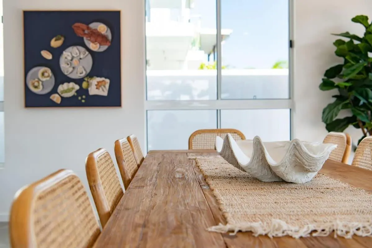 Cove 18 - Luxury Beach House Airlie Beach Australia