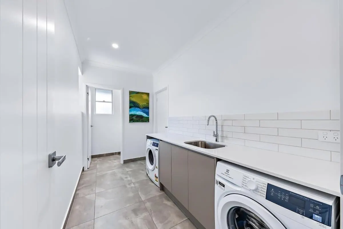 Holiday home Cove 18 - Luxury Beach House Airlie Beach