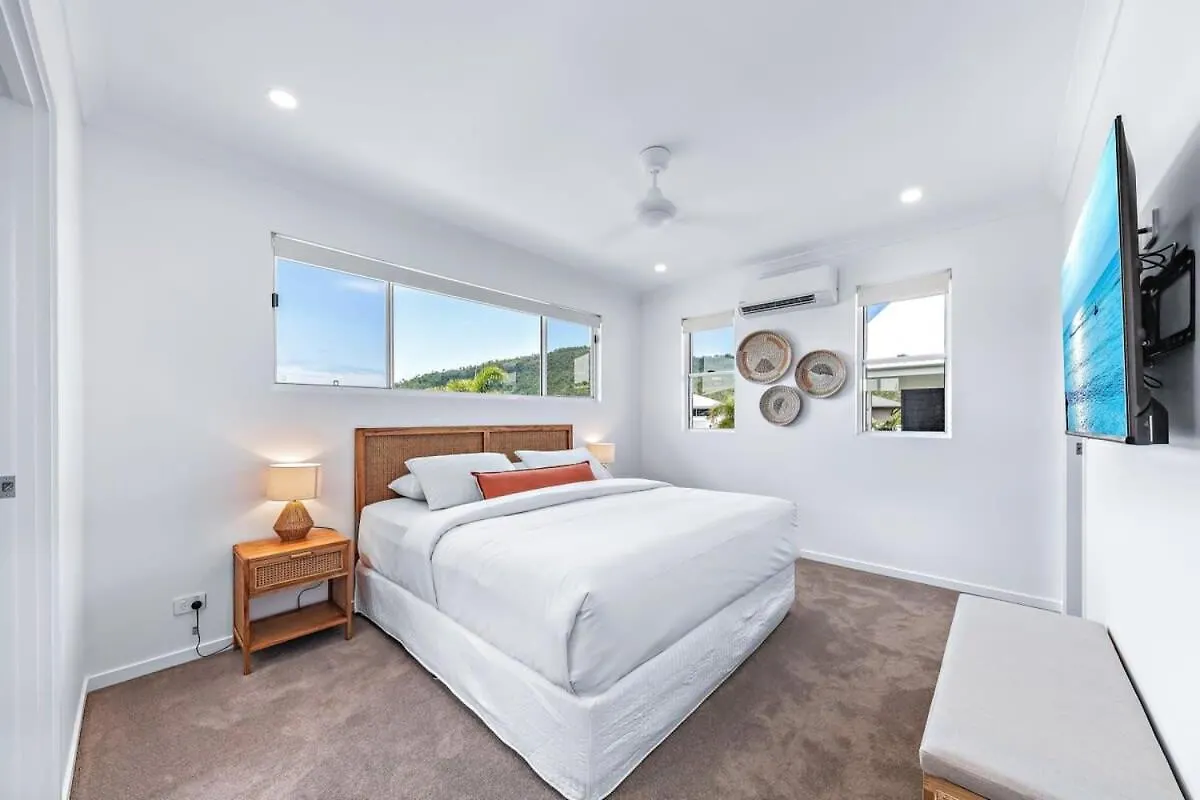 Cove 18 - Luxury Beach House Airlie Beach Holiday home