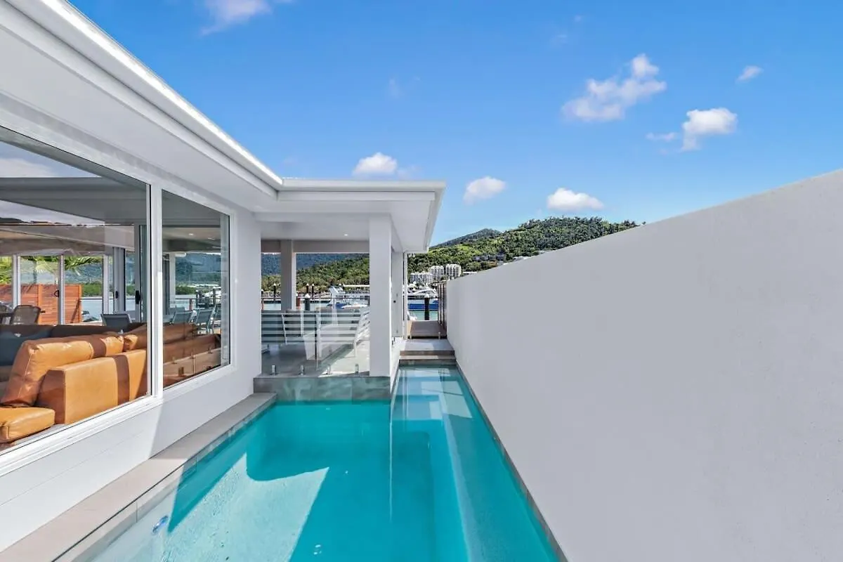 Holiday home Cove 18 - Luxury Beach House Airlie Beach