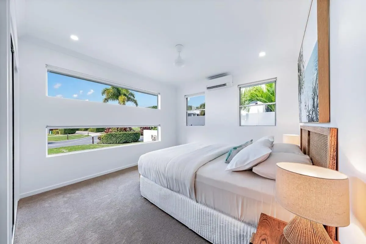 Cove 18 - Luxury Beach House Airlie Beach Holiday home