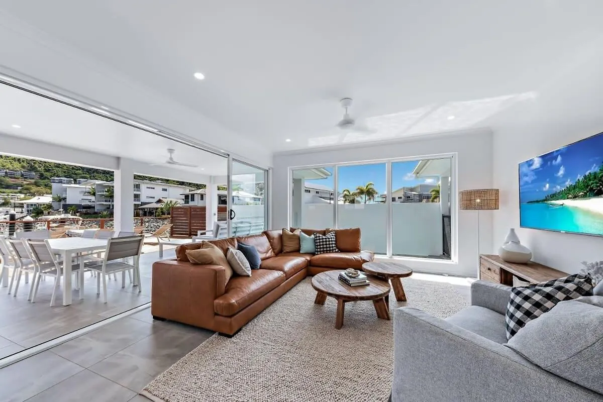 Cove 18 - Luxury Beach House Airlie Beach