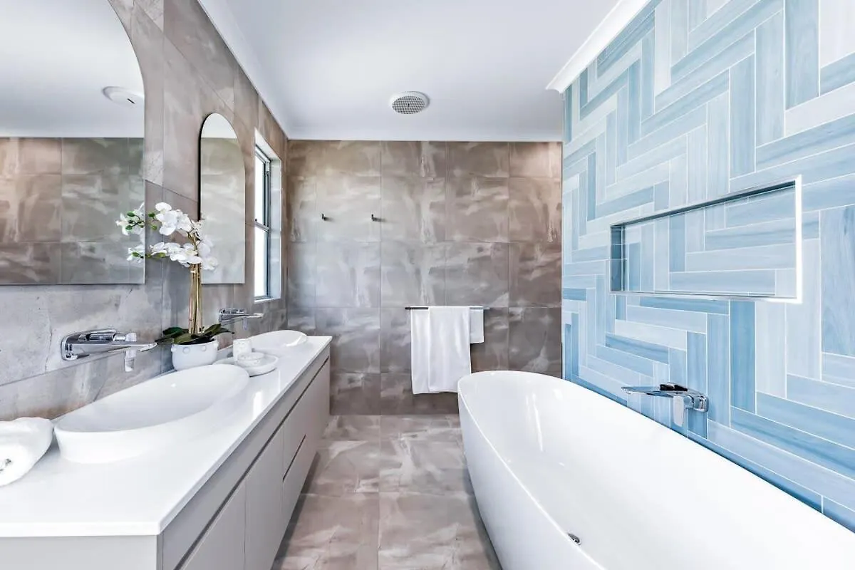 Holiday home Cove 18 - Luxury Beach House Airlie Beach