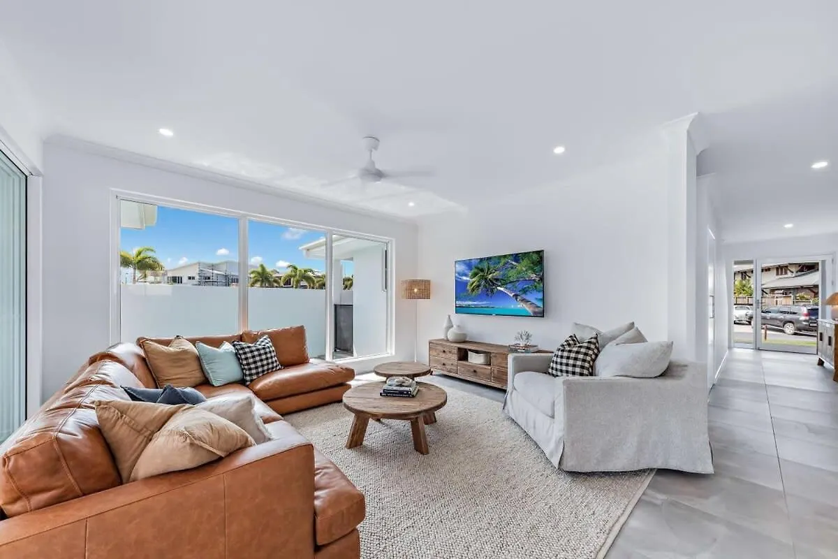 Cove 18 - Luxury Beach House Airlie Beach Holiday home