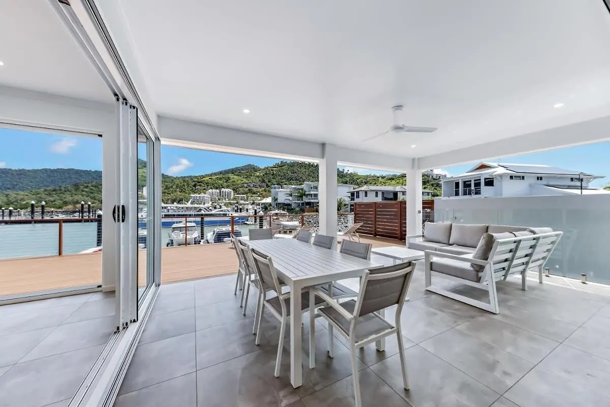 Cove 18 - Luxury Beach House Airlie Beach Holiday home