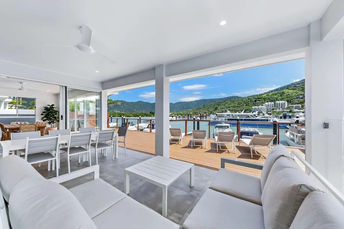 Holiday home Cove 18 - Luxury Beach House Airlie Beach