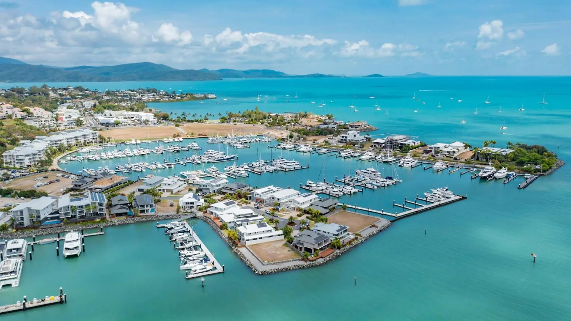 Holiday home Cove 18 - Luxury Beach House Airlie Beach