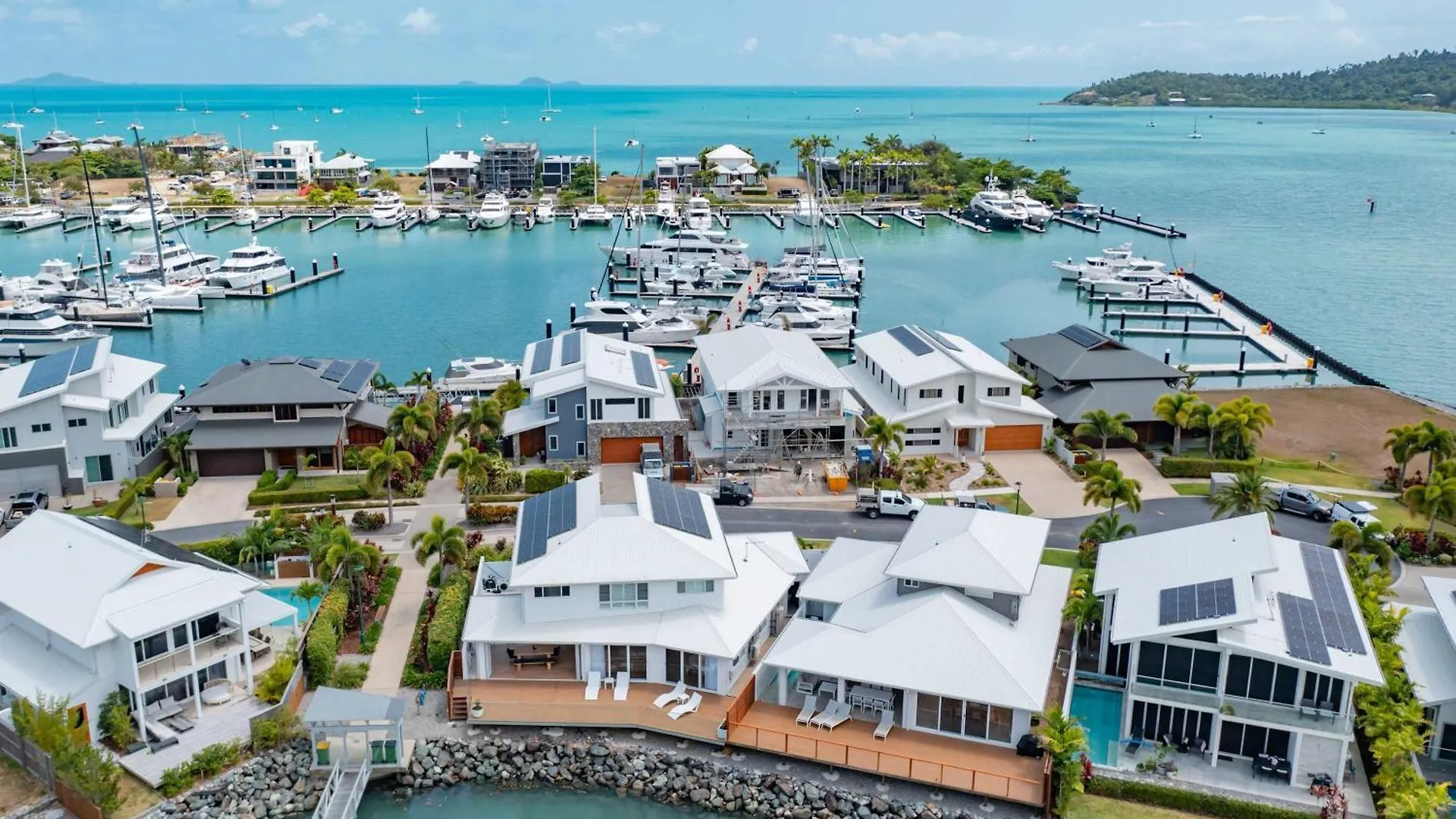 Cove 18 - Luxury Beach House Airlie Beach
