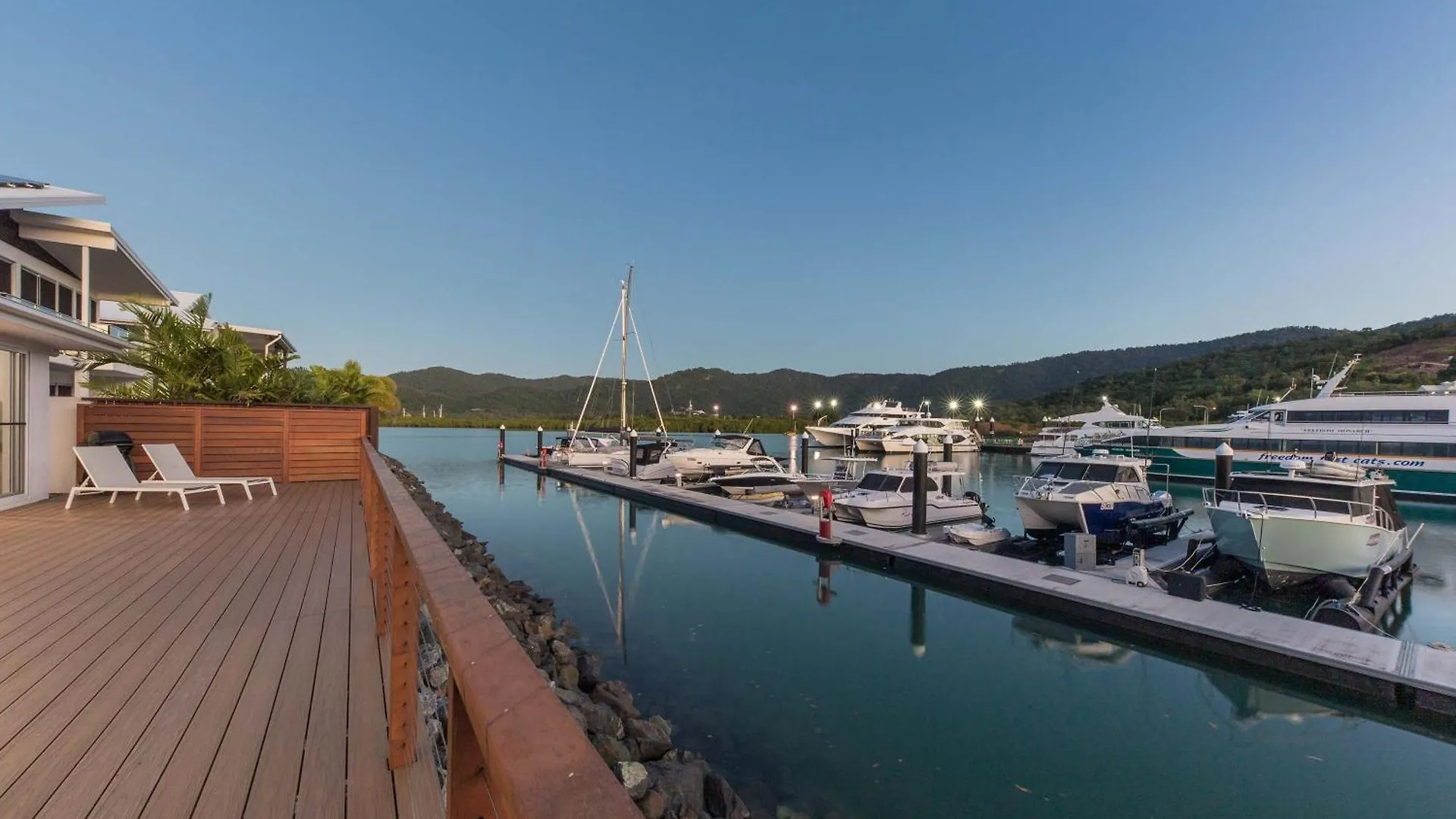 Cove 18 - Luxury Beach House Airlie Beach Australia