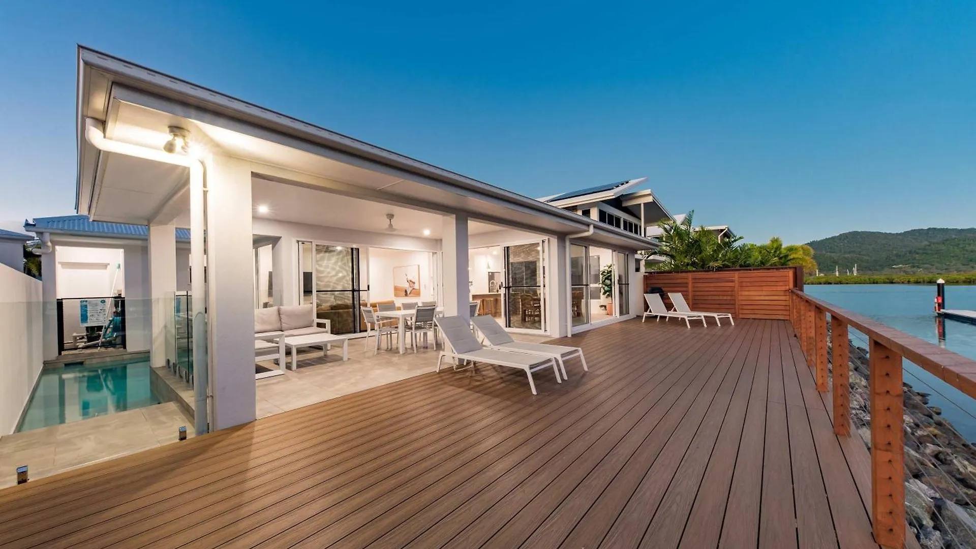 Holiday home Cove 18 - Luxury Beach House Airlie Beach Australia