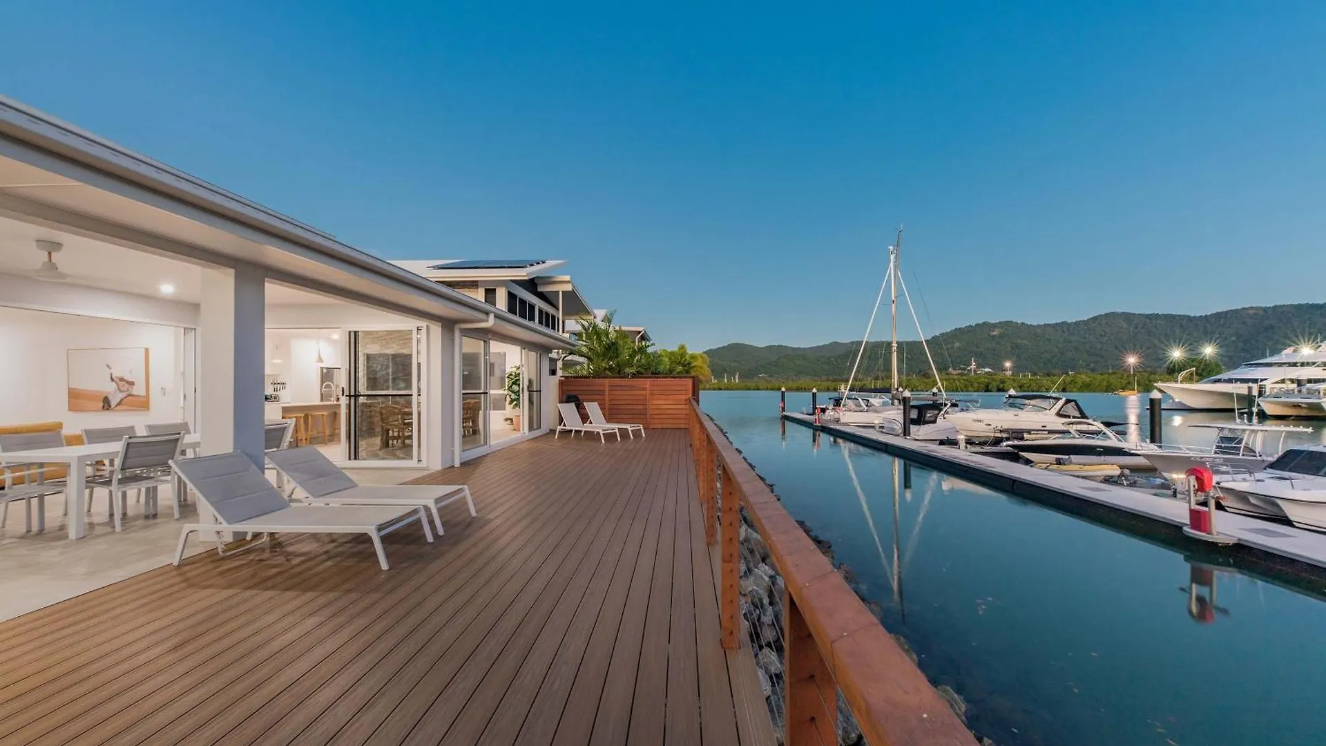 Cove 18 - Luxury Beach House Airlie Beach